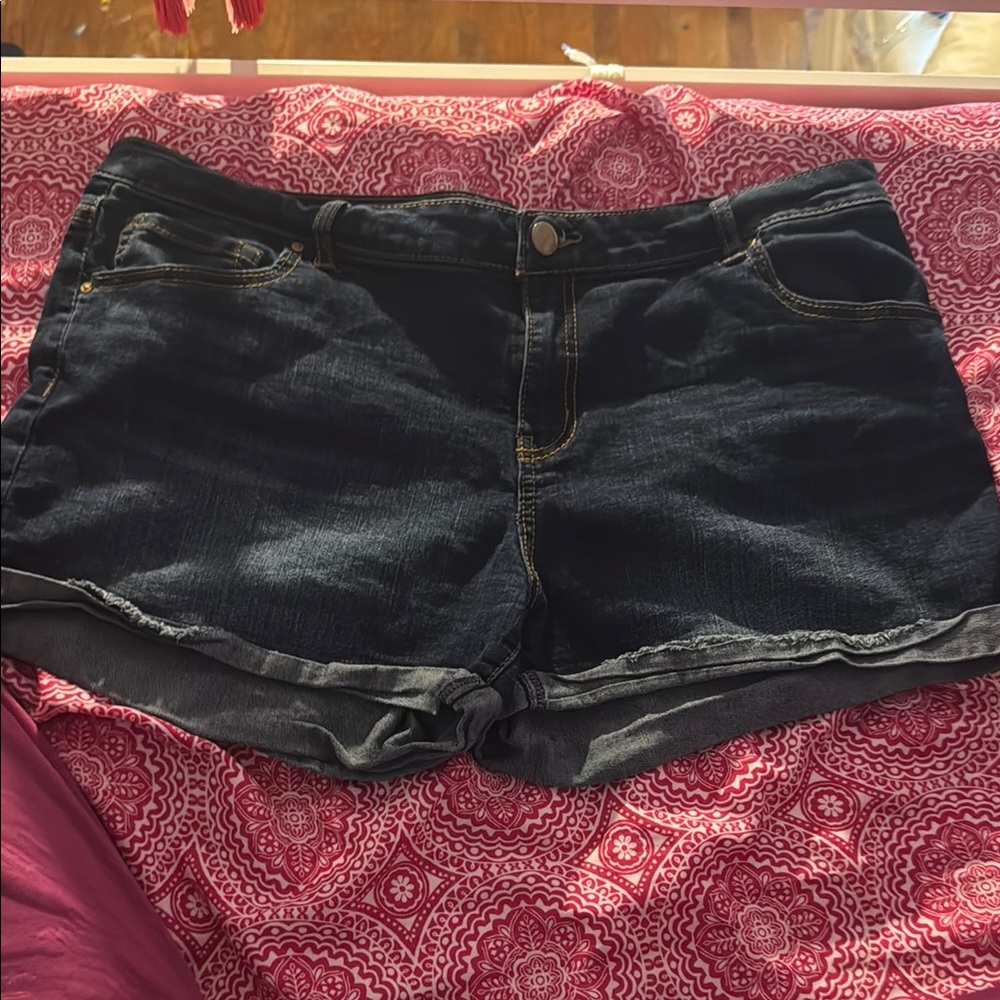 Simply Styled Black Jean Shorts Distressed Hem
